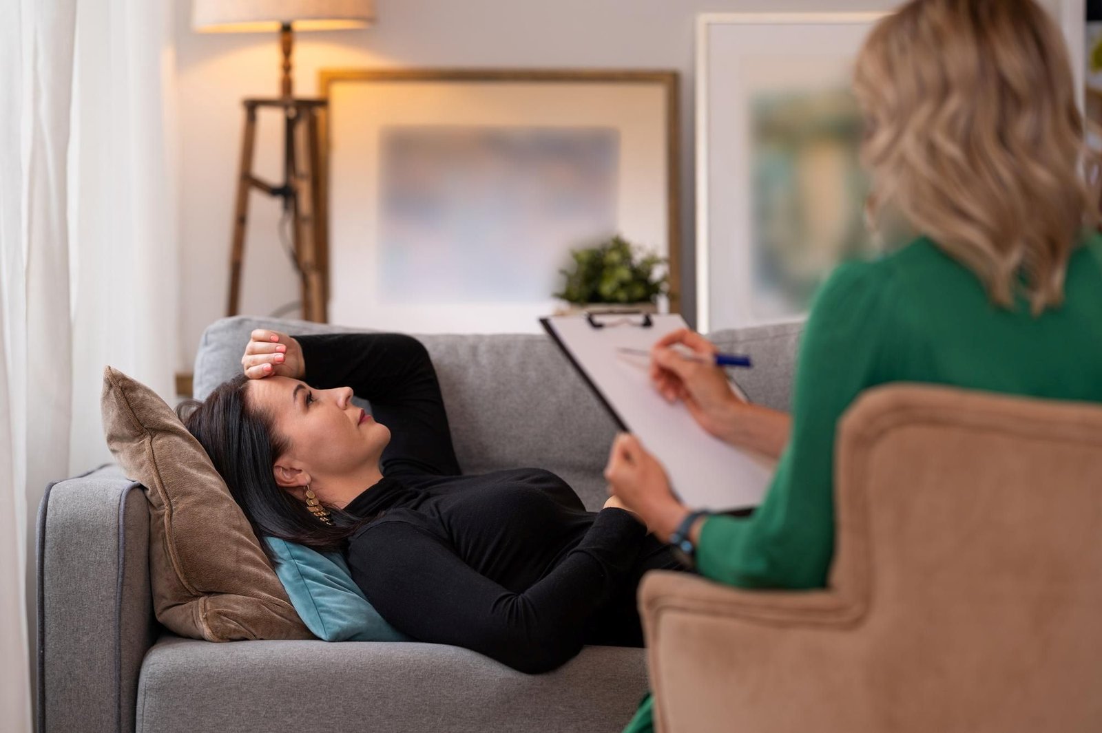 woman-lying-couch-during-therapy-session